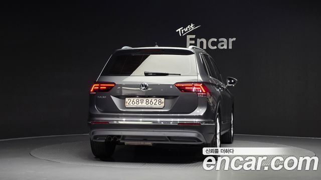 Volkswagen Tiguan 2.0 TDI Premium — пробег 72 141 км — фото 4 из 5