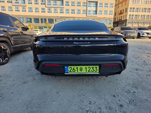 Porsche Taycan 4S — пробег 33 251 км — фото 4 из 5