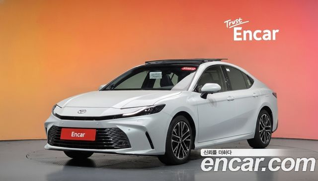 Toyota Camry 2.5 XLE Premium Hybrid — пробег 39 км — фото 1 из 5