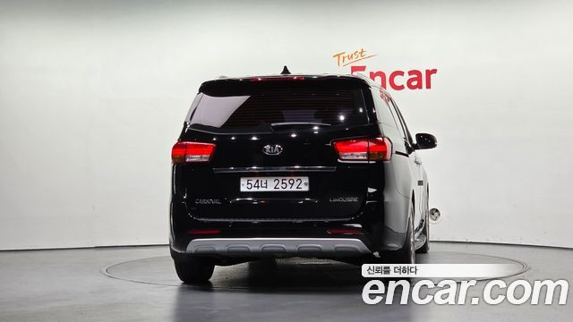 Kia Carnival 9-seater Noblesse — пробег 215 738 км — фото 4 из 5