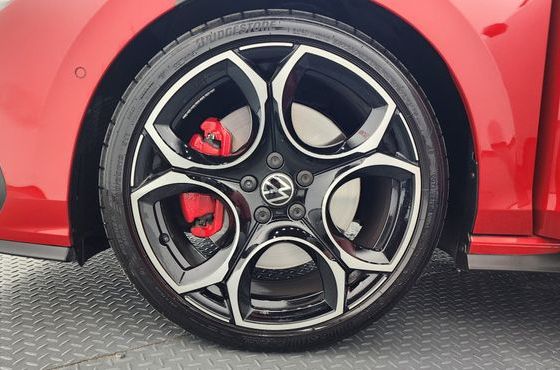 Volkswagen Golf 2.0 GTI — пробег 5 271 км — фото 5 из 5