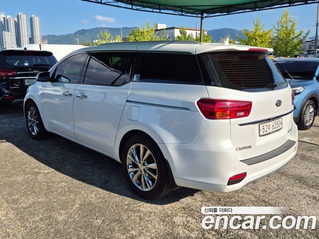 Kia Carnival 7-Seater Limousine VIP — пробег 100 202 км — фото 2 из 5