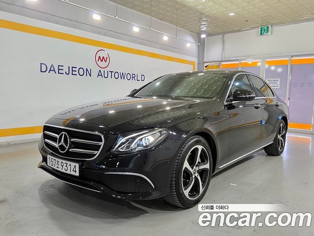 Mercedes-Benz E-Class E250 Avantgarde — пробег 20 180 км — фото 1 из 5