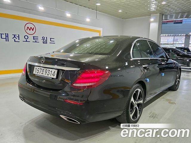 Mercedes-Benz E-Class E250 Avantgarde — пробег 20 180 км — фото 3 из 5