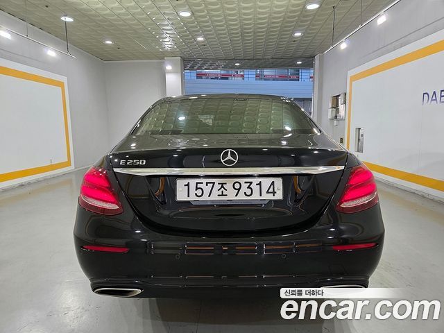 Mercedes-Benz E-Class E250 Avantgarde — пробег 20 180 км — фото 4 из 5