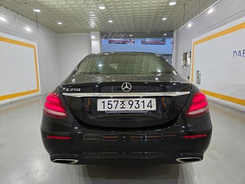 Mercedes-Benz E-Class E250 Avantgarde — пробег 20 180 км — фото 4 из 5