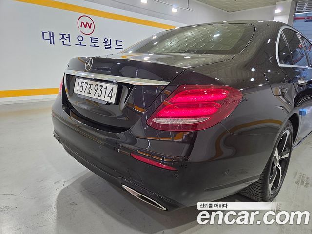 Mercedes-Benz E-Class E250 Avantgarde — пробег 20 180 км — фото 5 из 5