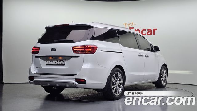 Kia Carnival из Кореи Encar
