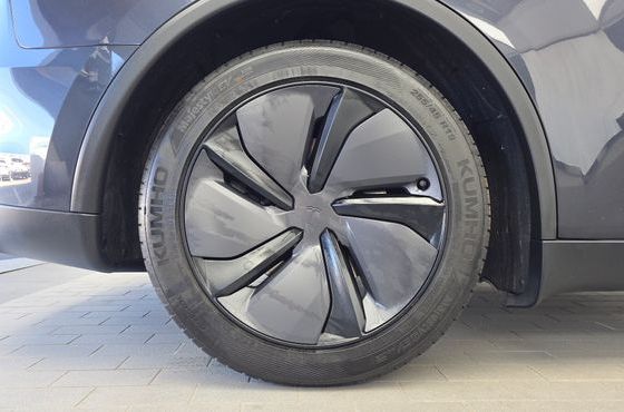 Tesla Model Y Premium Long Range AWD — пробег 8 033 км — фото 5 из 5