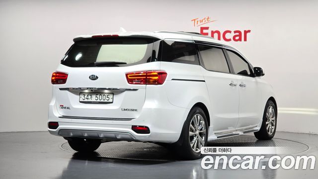 Kia Carnival 7-Seater Limousine President — пробег 89 201 км — фото 3 из 5