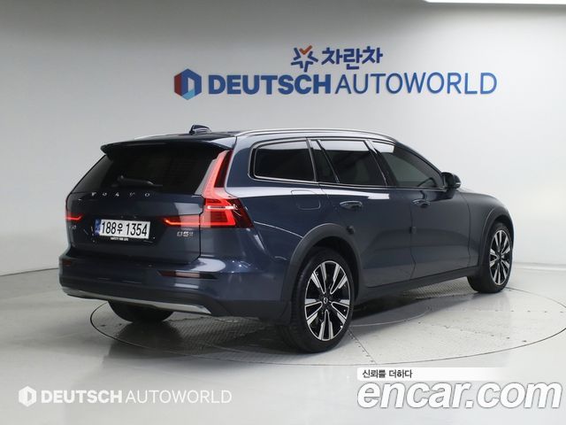 Volvo V60 B5 Ultra AWD — пробег 21 830 км — фото 2 из 5