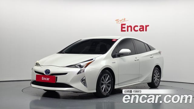Toyota Prius 1.8 E — пробег 154 492 км — фото 1 из 5