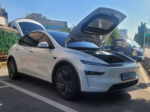 Tesla Model Y Premium RWD — пробег 2 100 км — фото 1 из 5