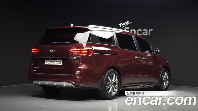 Kia Carnival 9-Seater Luxury — пробег 98 722 км — фото 2 из 5