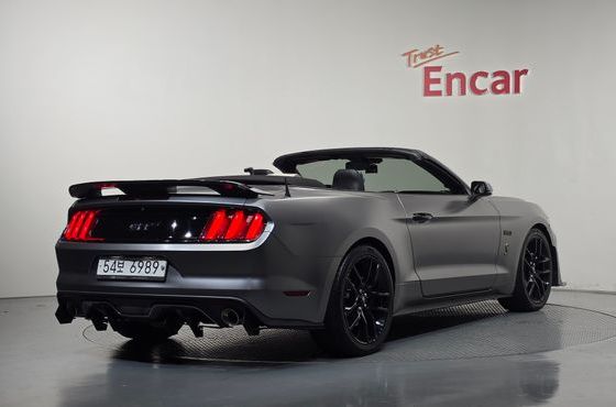 Ford Mustang GT Convertible — пробег 118 545 км — фото 2 из 5