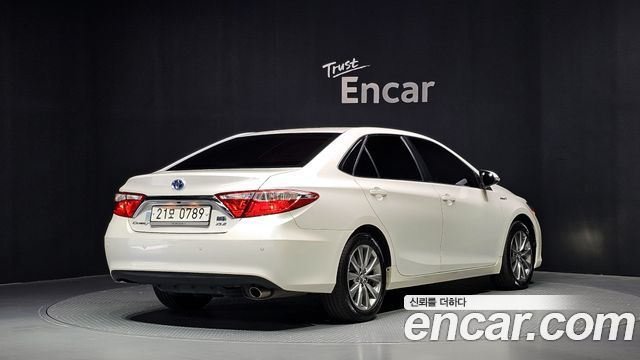 Toyota Camry Hybrid XLE — пробег 109 567 км — фото 2 из 5