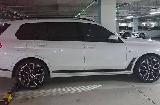 BMW X7 xDrive 40i M Sport 7STR — пробег 28 465 км — фото 4 из 5