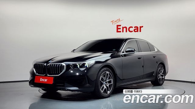BMW 5-Series 530i xDrive — пробег 15 800 км — фото 1 из 5