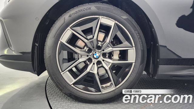 BMW 5-Series 530i xDrive — пробег 15 800 км — фото 5 из 5