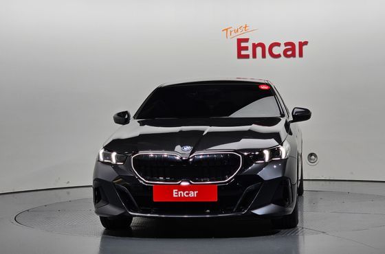 BMW i5 eDrive 40 M Sport — пробег 53 769 км — фото 3 из 5