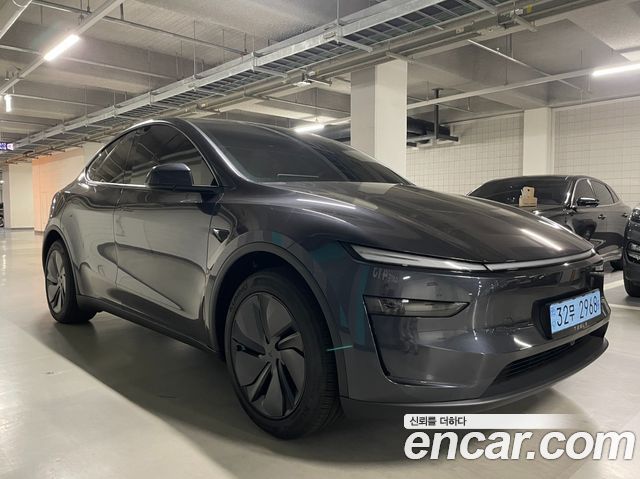 Tesla Model Y Premium RWD — пробег 1 350 км — фото 2 из 5