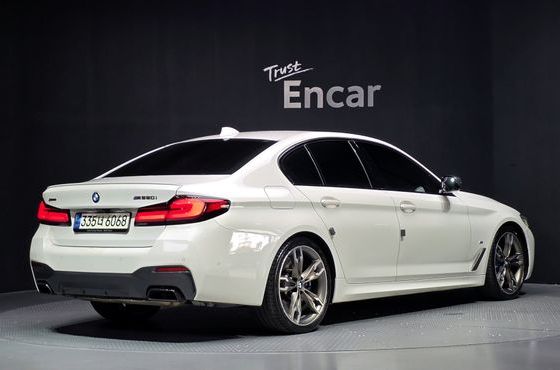 BMW 5-Series M550i xDrive — пробег 45 002 км — фото 2 из 5