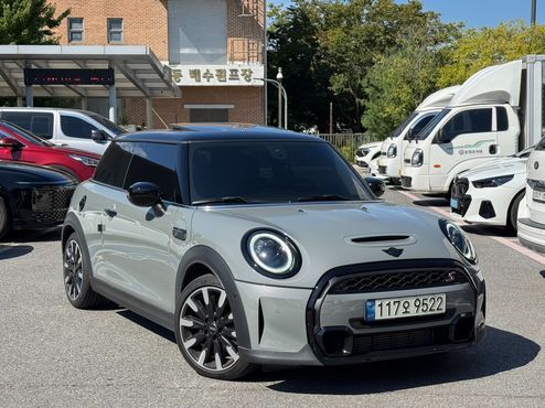 Mini Cooper 5Door Classic Launch Pack Third Generation — пробег 29 500 км — фото 1 из 5