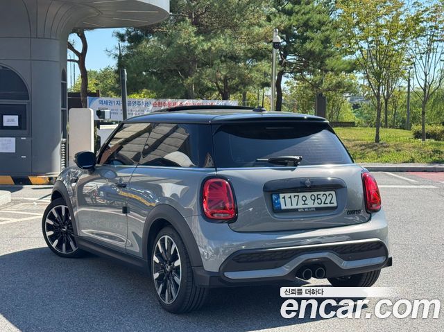 Mini Cooper 5Door Classic Launch Pack Third Generation — пробег 29 500 км — фото 2 из 5
