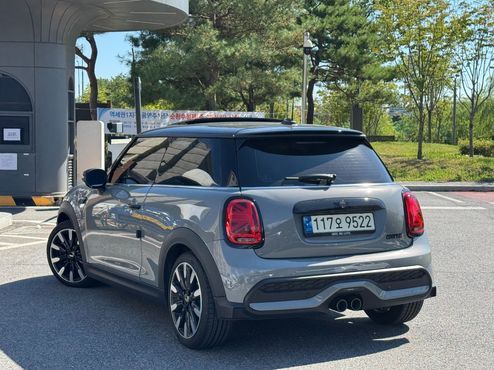 Mini Cooper 5Door Classic Launch Pack Third Generation — пробег 29 500 км — фото 2 из 5