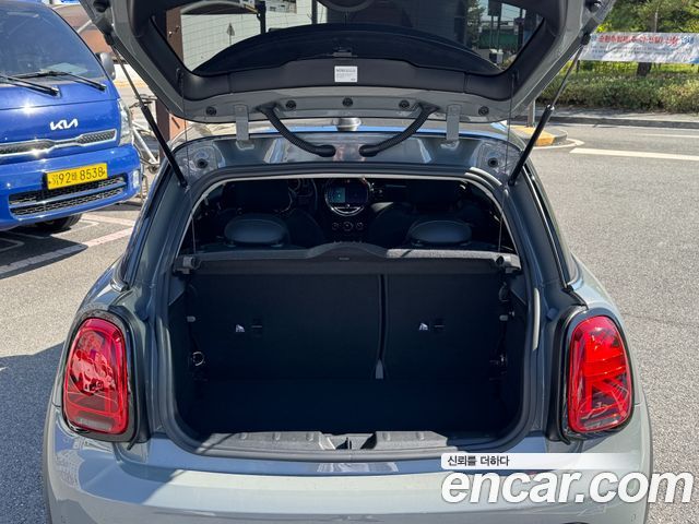 Mini Cooper 5Door Classic Launch Pack Third Generation — пробег 29 500 км — фото 5 из 5