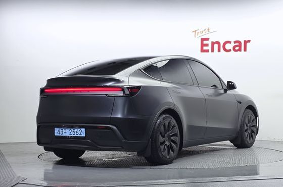 Tesla Model Y RWD — пробег 9 268 км — фото 2 из 5