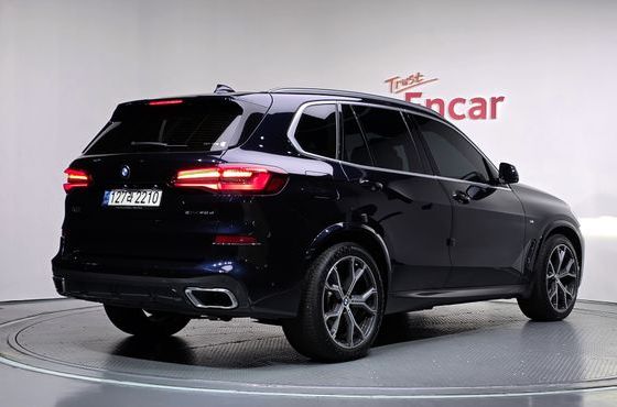 BMW X5 xDrive 45e M Sport — пробег 94 811 км — фото 2 из 5