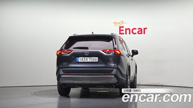 Toyota RAV4 2,5 4WD Hybrid LTD — пробег 68 007 км — фото 4 из 5