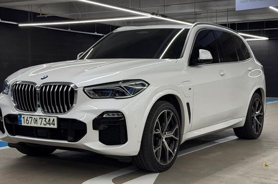 BMW X5 xDrive 45e M Sport — пробег 60 700 км — фото 1 из 5