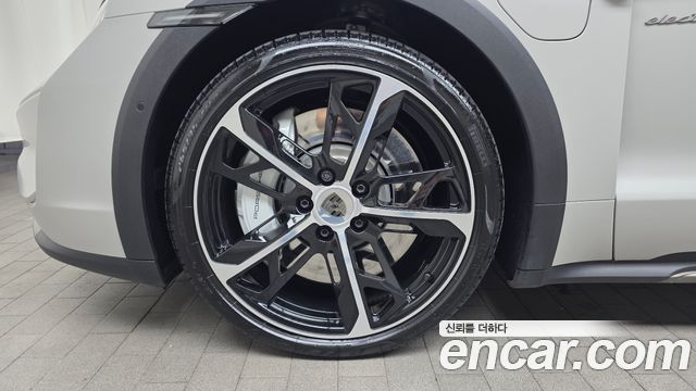 Porsche Taycan Turbo Cross Turismo — пробег 11 490 км — фото 5 из 5