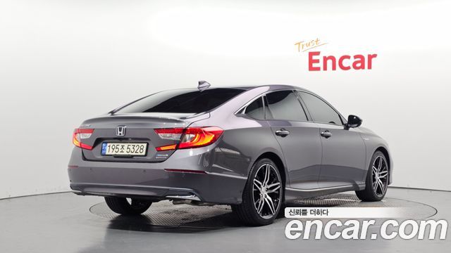 Honda Accord 2.0 Hybrid Touring — пробег 64 716 км — фото 2 из 5