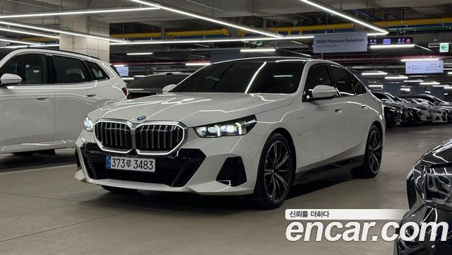 BMW 5-Series 530e M Sport — пробег 4 262 км — фото 1 из 5