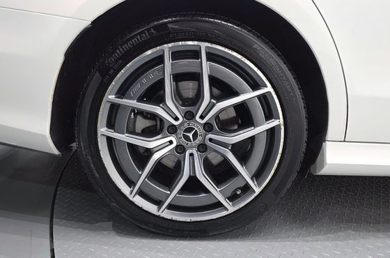 Mercedes-Benz E-Class E220d 4MATIC AMG Line — пробег 68 714 км — фото 5 из 5