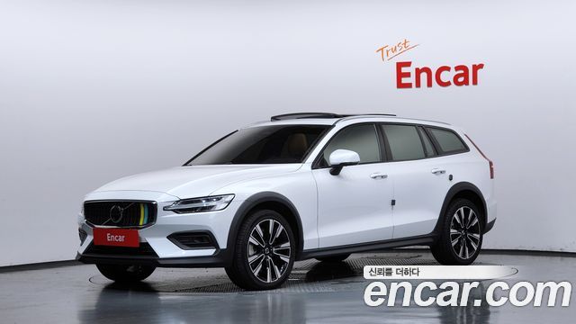 Volvo V60 B5 Ultimate AWD — пробег 71 638 км — фото 1 из 5