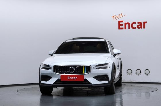 Volvo V60 B5 Ultimate AWD — пробег 71 638 км — фото 3 из 5