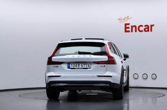 Volvo V60 B5 Ultimate AWD — пробег 71 638 км — фото 4 из 5
