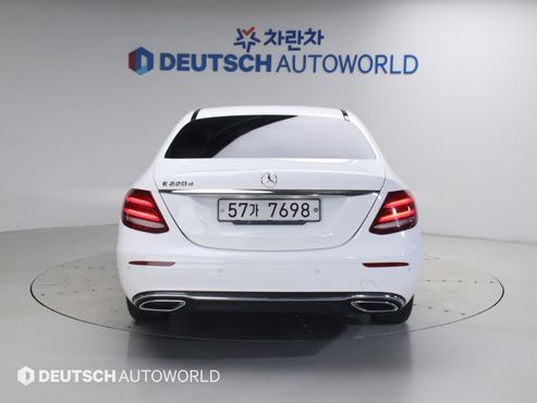 Mercedes-Benz E-Class E220d Avantgarde — пробег 95 750 км — фото 4 из 5
