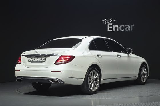 Mercedes-Benz E-Class E300 4MATIC Exclusive — пробег 140 130 км — фото 2 из 5