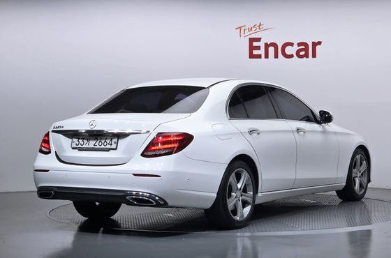Mercedes-Benz E-Class E220d Avantgarde — пробег 184 345 км — фото 2 из 5