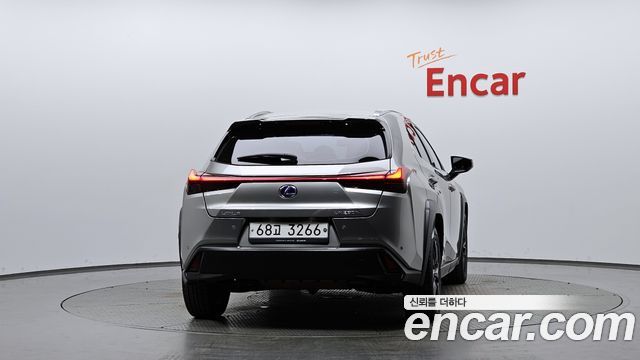 Lexus UX 2.0 2WD — пробег 97 517 км — фото 4 из 5