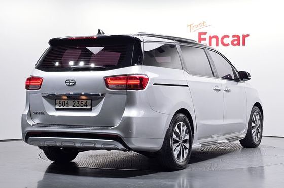Kia Carnival 9-seater Luxury — пробег 140 960 км — фото 2 из 5