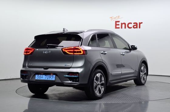 Kia Niro Prestige — пробег 71 869 км — фото 2 из 5