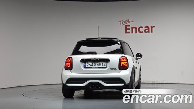Mini Cooper Classic Launch Pack Third Generation — пробег 20 821 км — фото 4 из 5