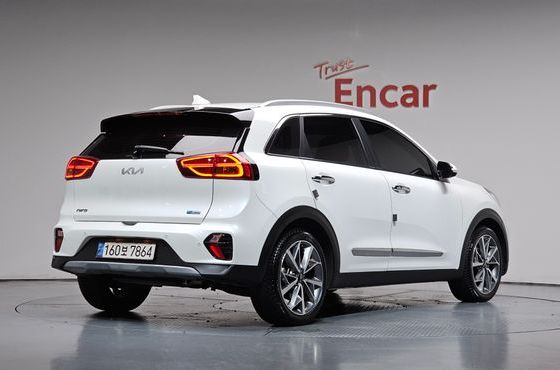 Kia Niro 1.6 HEV Signature — пробег 42 213 км — фото 2 из 5