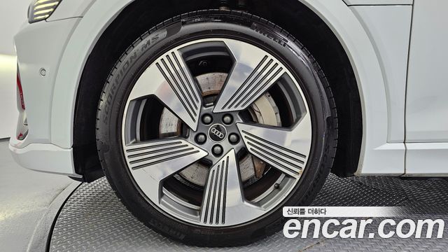 Audi e-tron 55 Quattro Sportback — пробег 233 769 км — фото 5 из 5